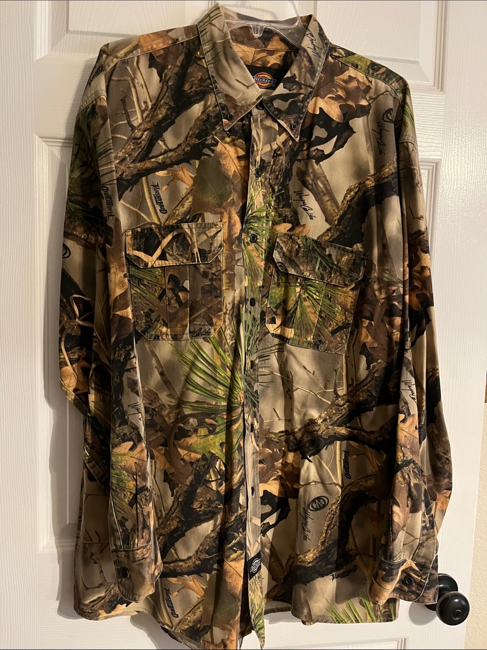 EUC DICKIES Camouflage Vanish Hybrid Button Down Shirt